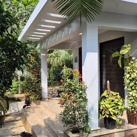 Orchid Villa Pinangode ภายนอก รูปภาพ