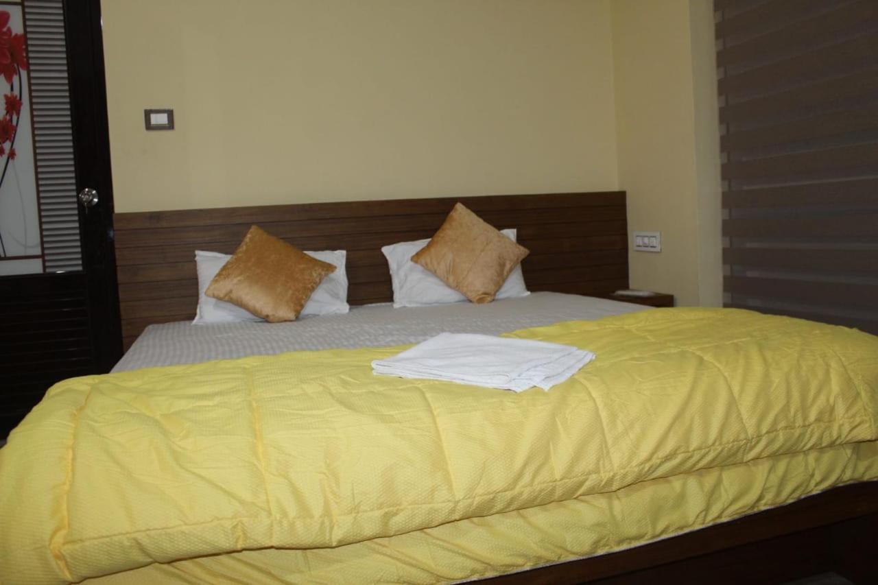 Orchid Villa Pinangode ภายนอก รูปภาพ