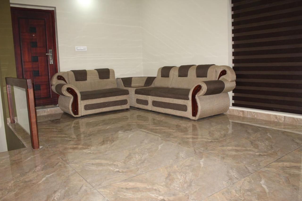 Orchid Villa Pinangode ภายนอก รูปภาพ